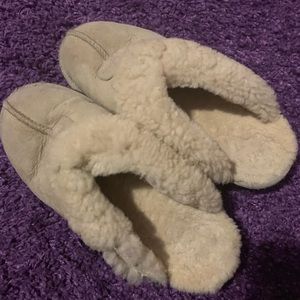 UGG Slippers 🌷🎀🌷🎀